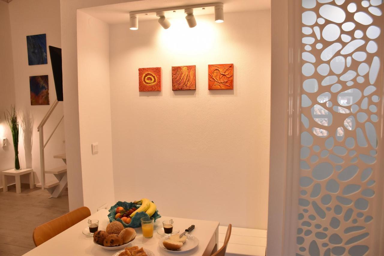 The Art Apartment *